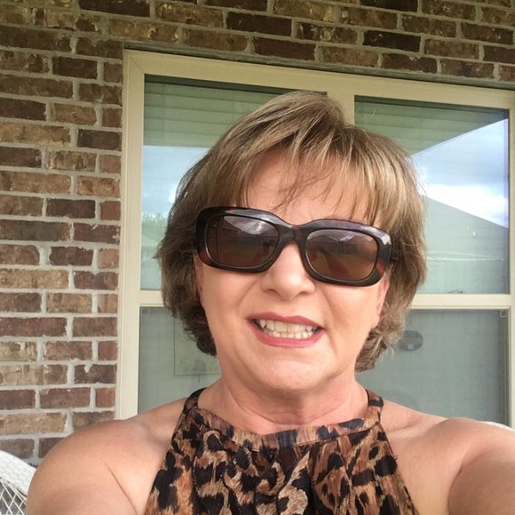 Meet your Posher, Cheryl - Picture 1 of 2